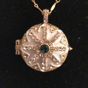 listing-status-banner